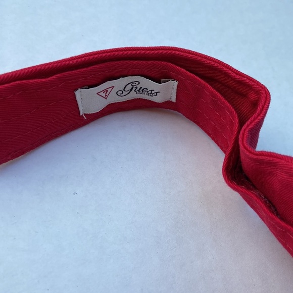 New GUESS New York Logo Red Visor UNISEX - Picture 3 of 4